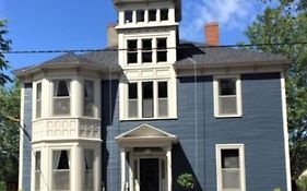 Carlisle House Inn