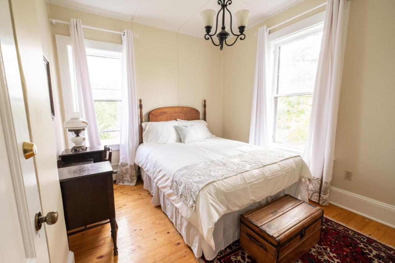 Carlisle House Inn Annapolis Royal Room photo